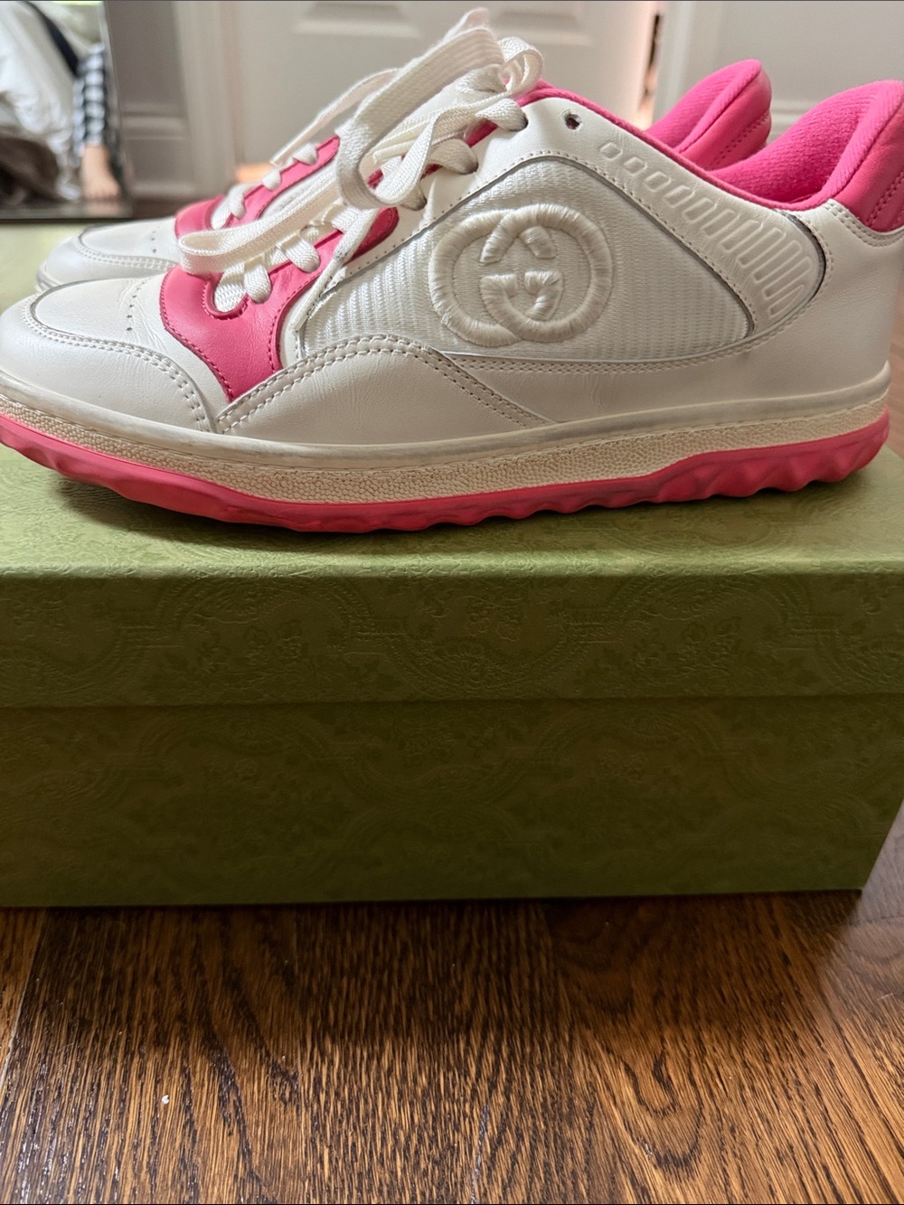 Gucci Kids White and Pink Leather Sneakers with Pink Outsole